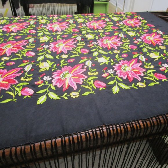1920s Knotted Fringe Silk Shawl Piano Scarf Black Fuchsia Pink Flowers - Picture 10 of 10
